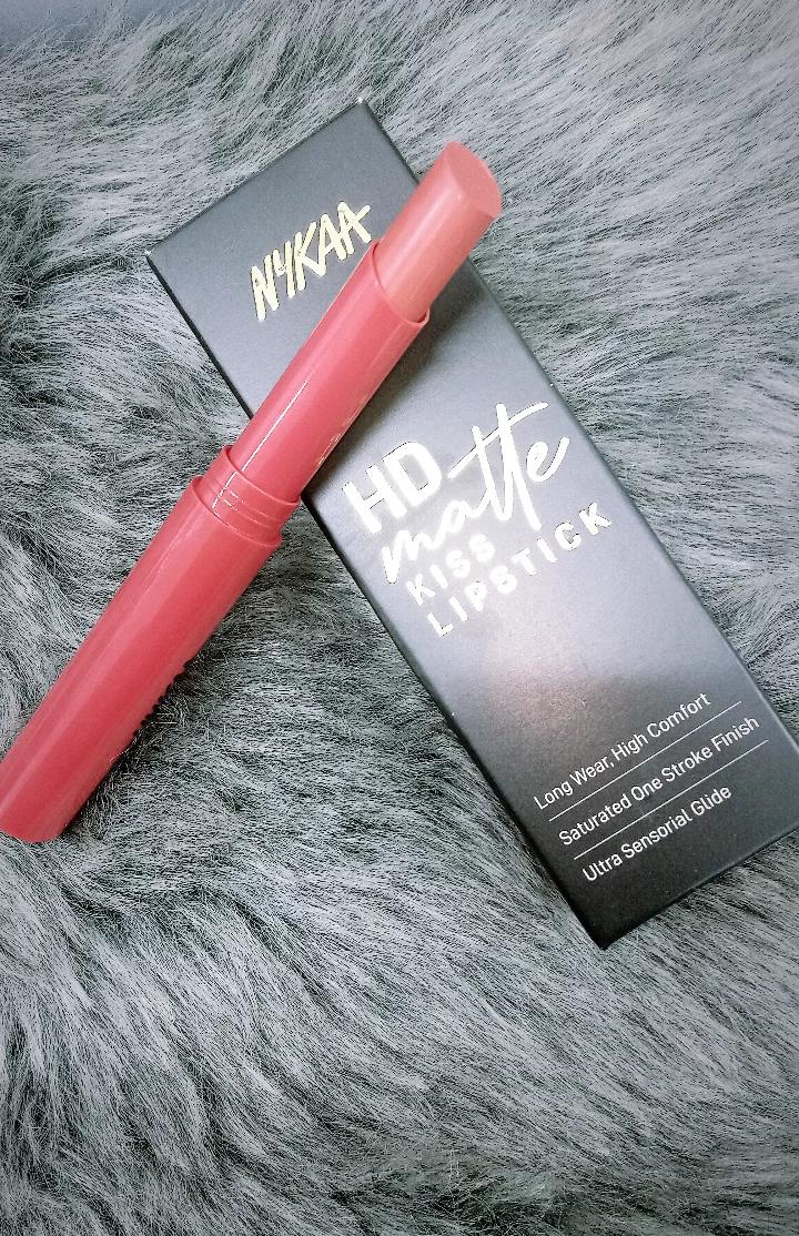 NYKAA HD MATTE KISS LIP STICK (2.2G)