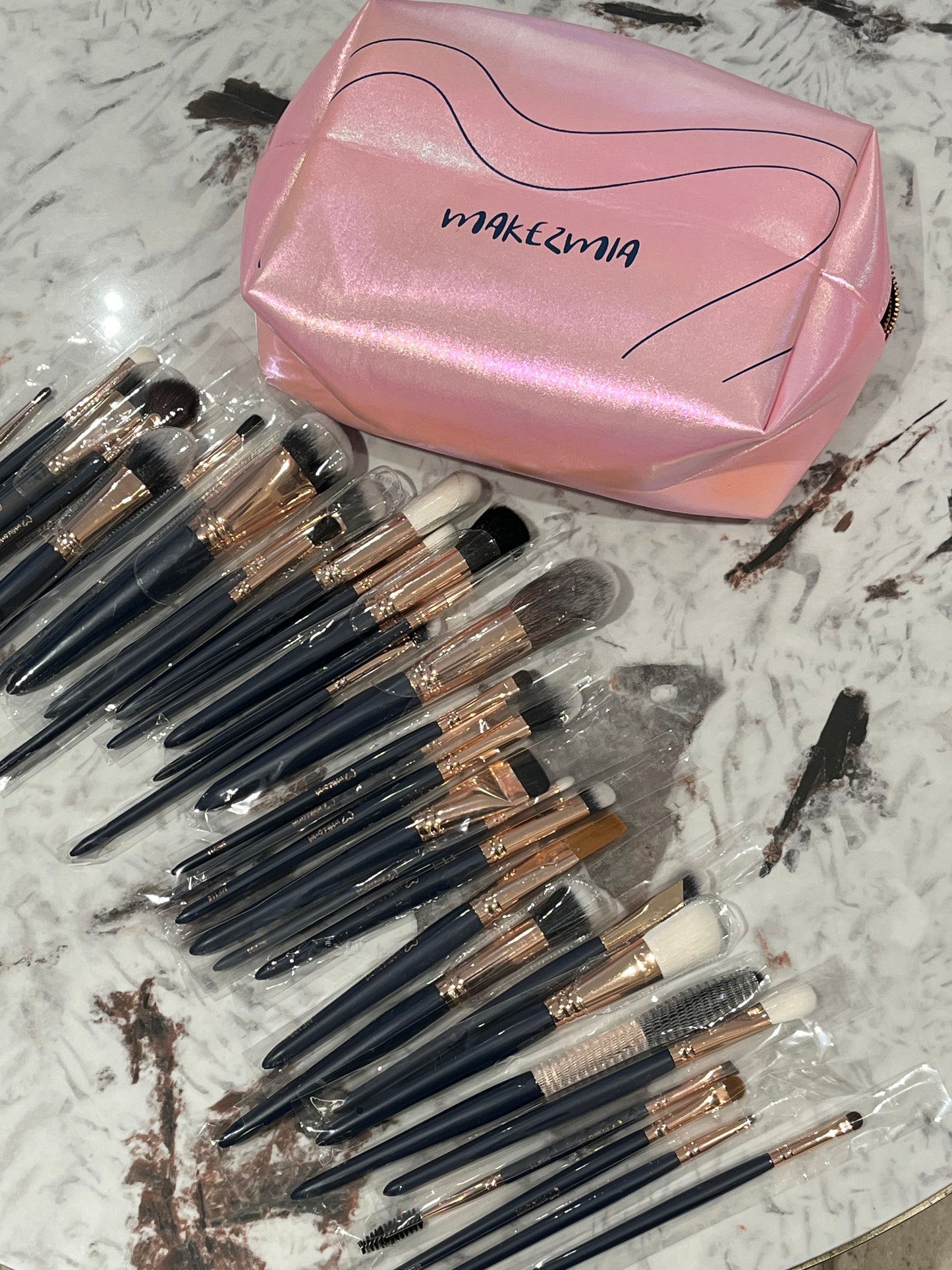 MAKEZMIA Crown Collection Set of 33 Makeup Brush