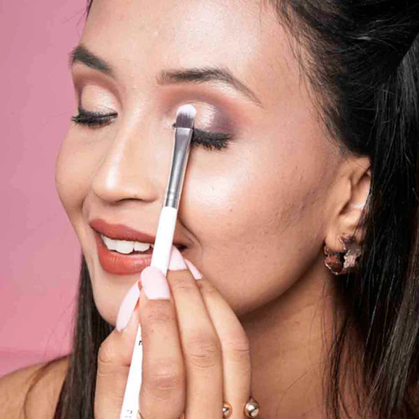 Plume CONCEALER APPLICATION/SPOT CORRECTION BRUSH P18