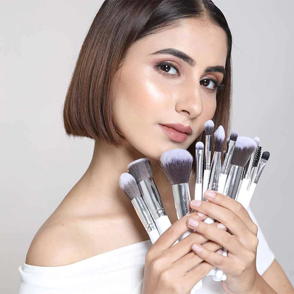 Plume EYE SHADOW PENCIL / SMUDGER BRUSH P19