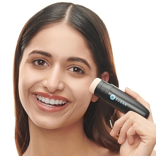 SUGAR Cosmetics Aquaholic Hydrating Matte Foundation | Full Coverage | For All Skin Types | With Built-In Cushion Applicator | 30ml