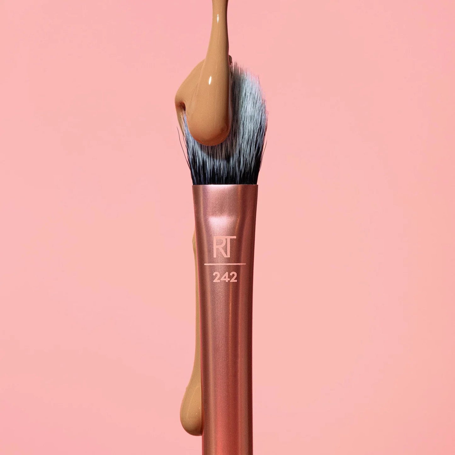 REAL TECHNIQUES Brightening Concealer Makeup Brush 01977